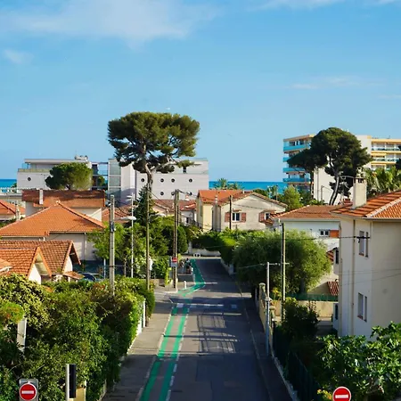 Appartement With Terrace Close To Beaches
